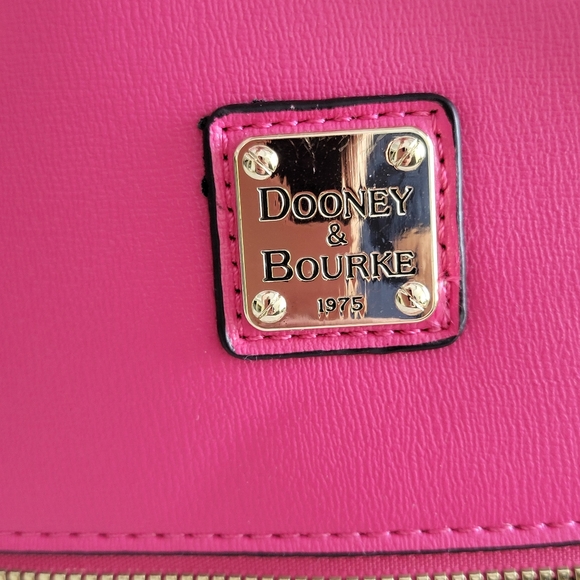 DOONEY AND BOURKE HANDBAG WITH ATTACHED LONG STRAP. 10X11X5 INCHES. NEVER USED - - Picture 3 of 8